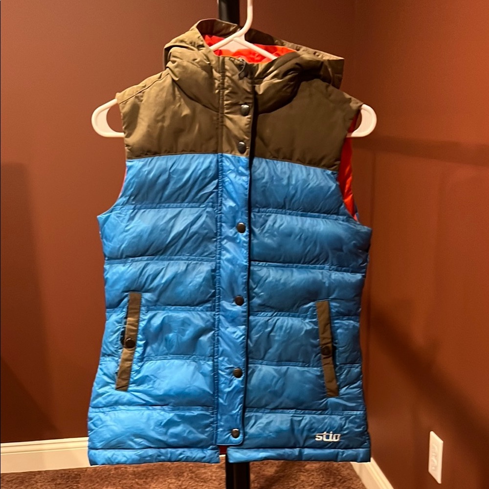 STIO Blue and Green Puffer Vest